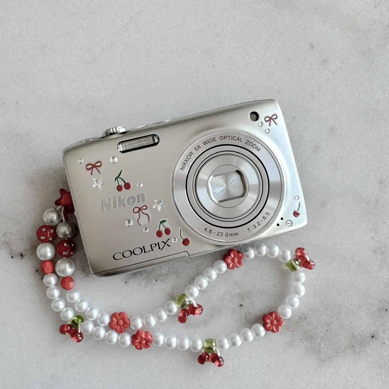 Nikon Silver and Grey Cameras-and-accessories